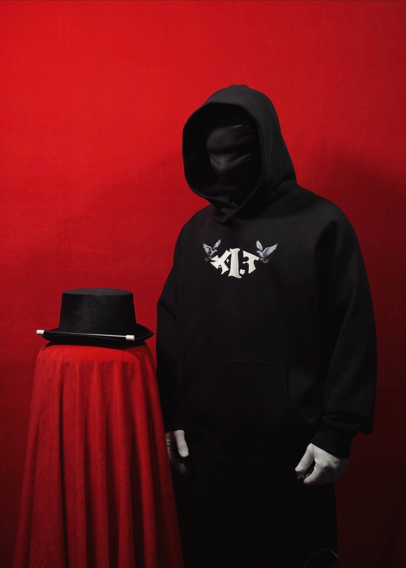 ‘SLEIGHT OF HAND’ | BLACK