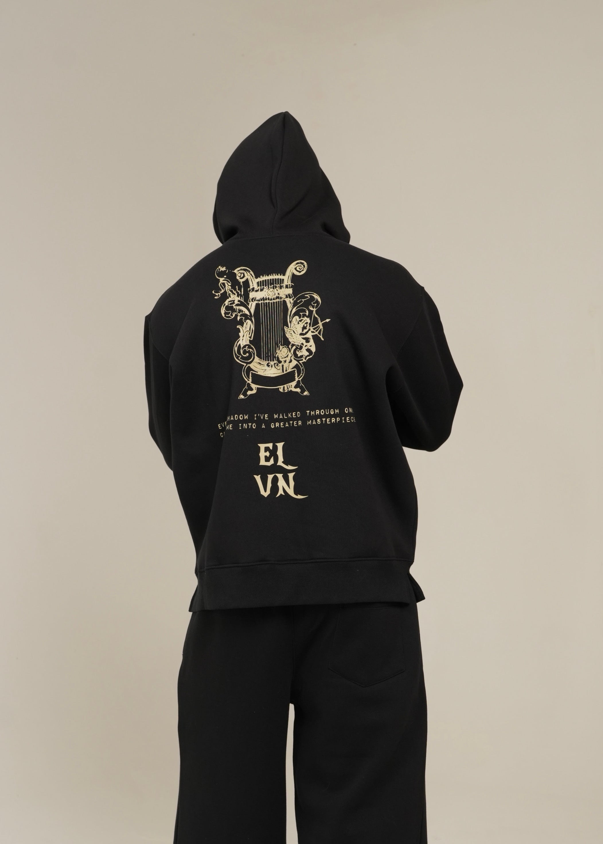‘CARVED ELEGANCE’ CROPPED HOODIE | BLACK