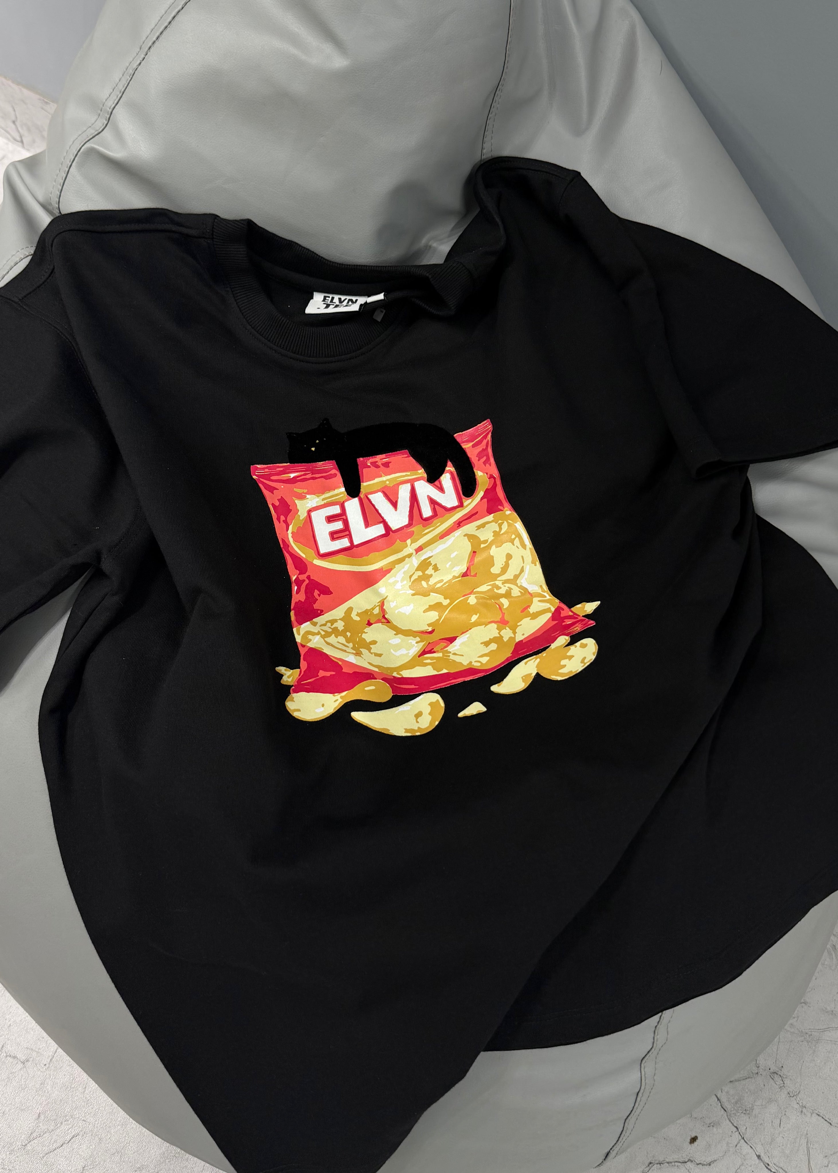 ‘SNACK GUARDIAN’ .TEE | BLACK