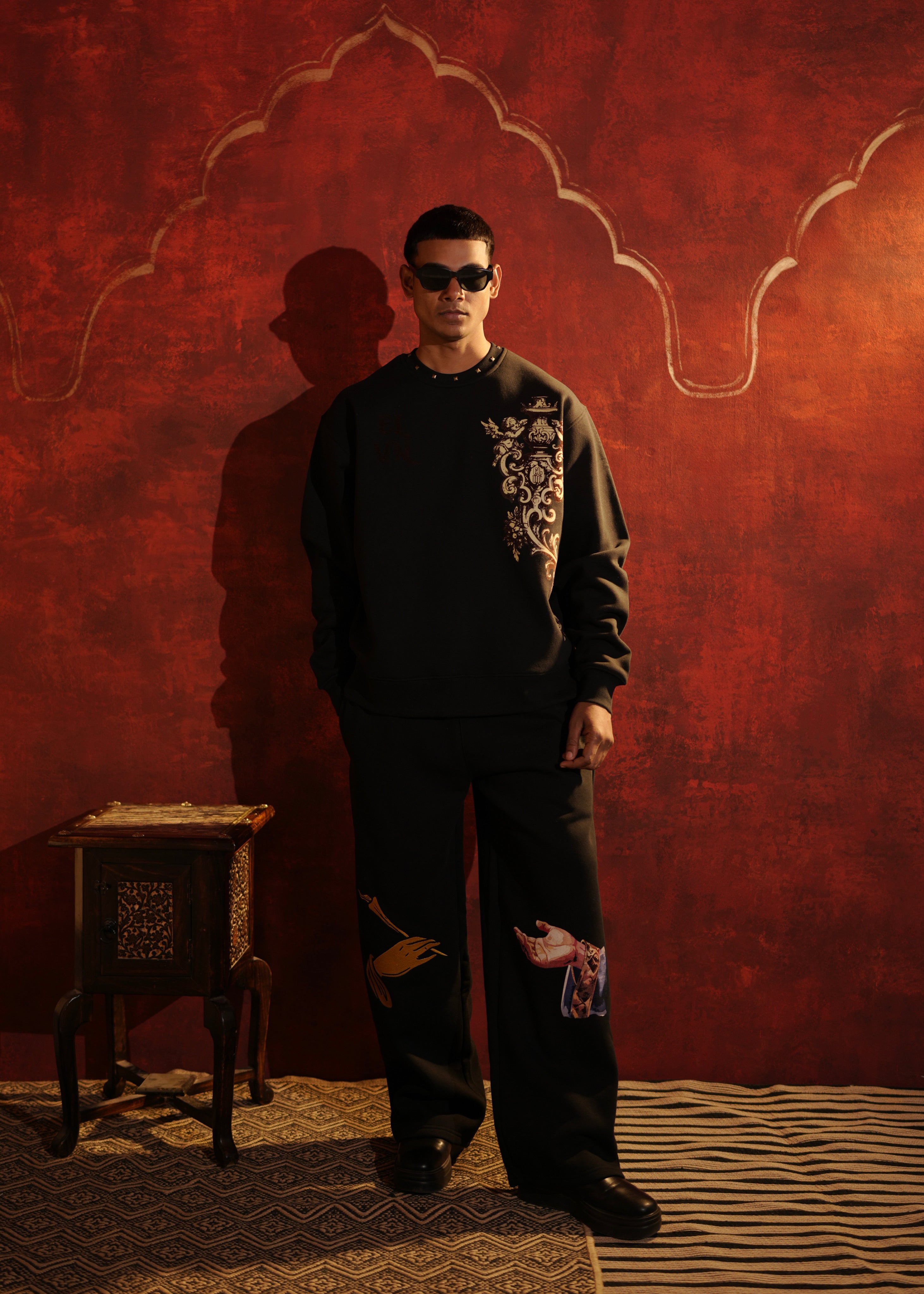 ‘CARVED ELEGANCE’ CROPPED SWEATSHIRT | BLACK