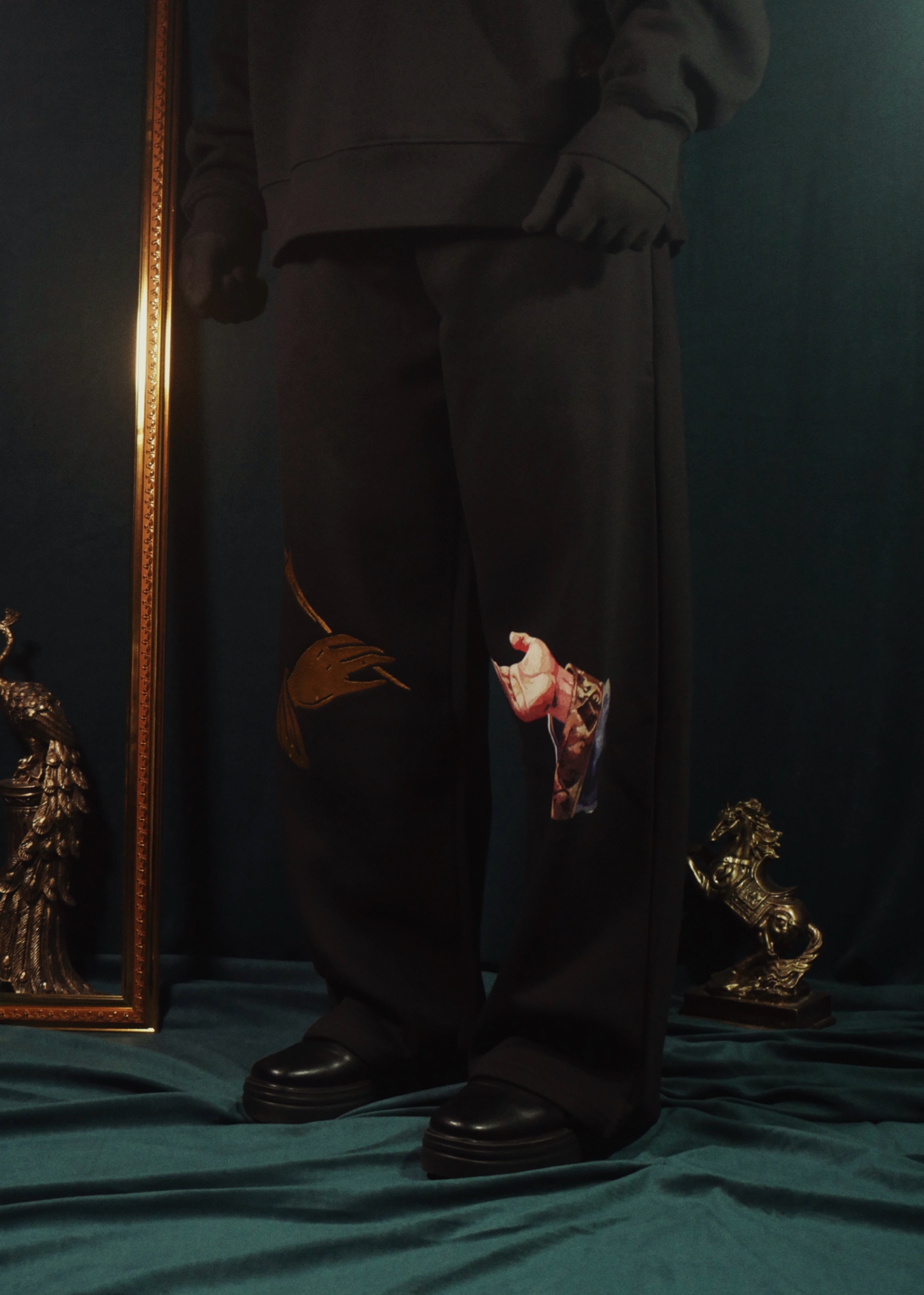 ‘HANDS OF ETERNITY’ SWEATPANTS | BLACK