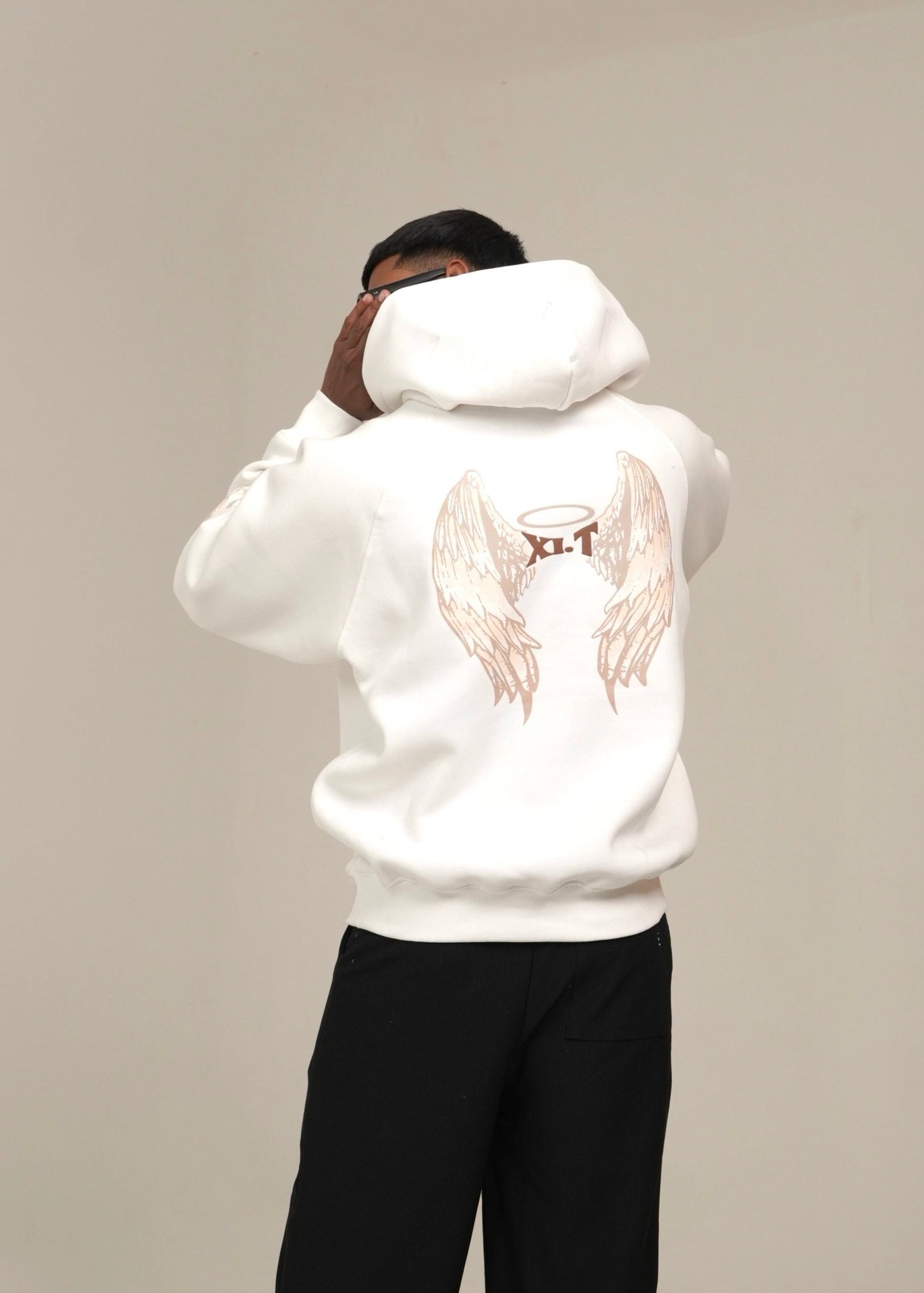 IVORY ‘FEATHERED GRACE’
