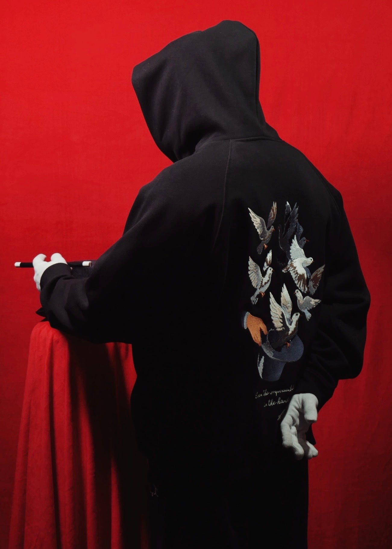 ‘SLEIGHT OF HAND’ | BLACK