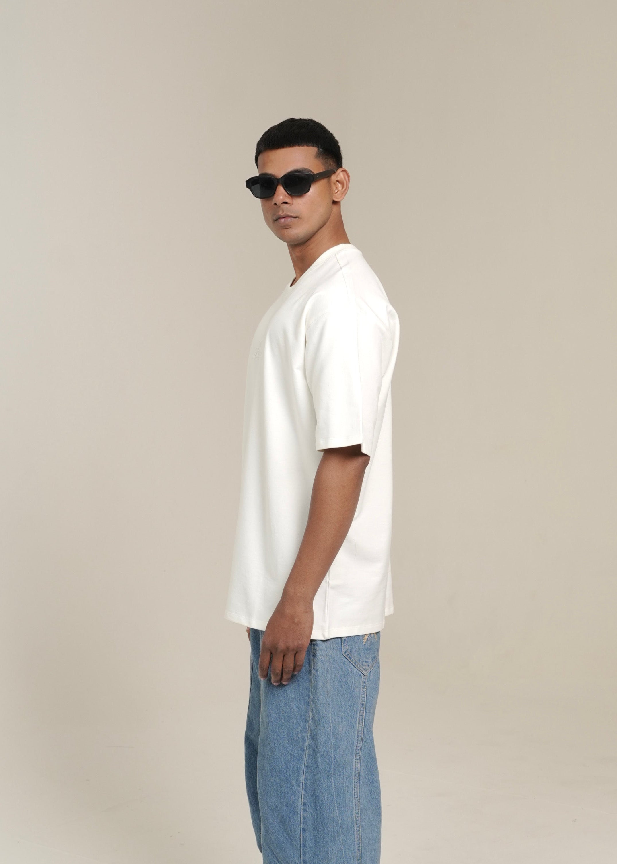 ESSENCE | OFF WHITE