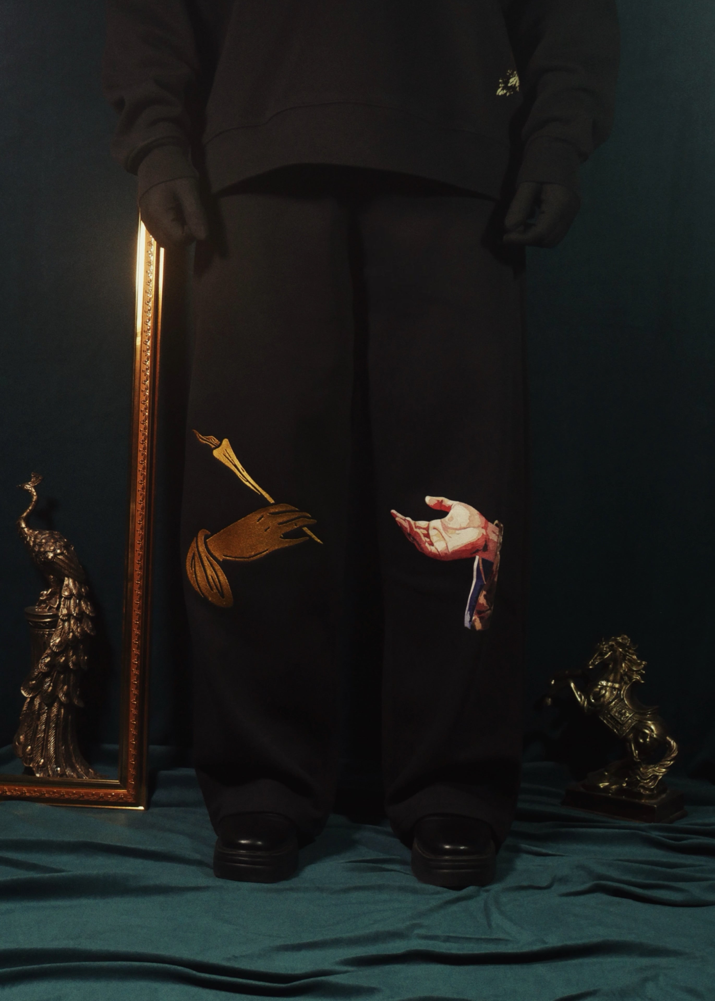 ‘HANDS OF ETERNITY’ SWEATPANTS | BLACK