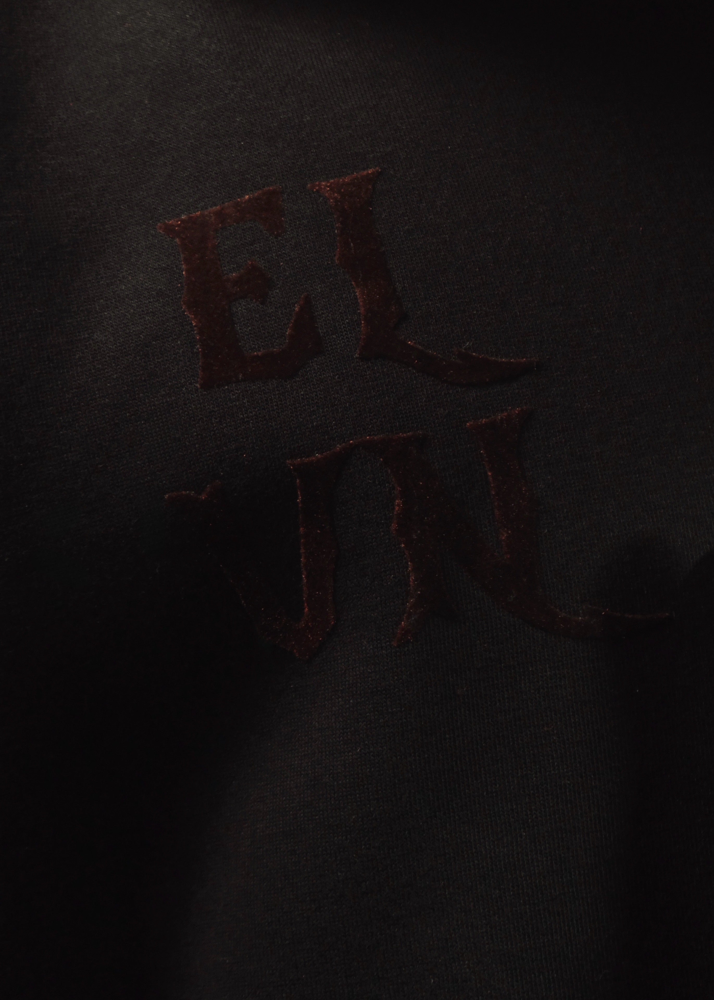 ‘CARVED ELEGANCE’ SWEATSHIRT | BLACK