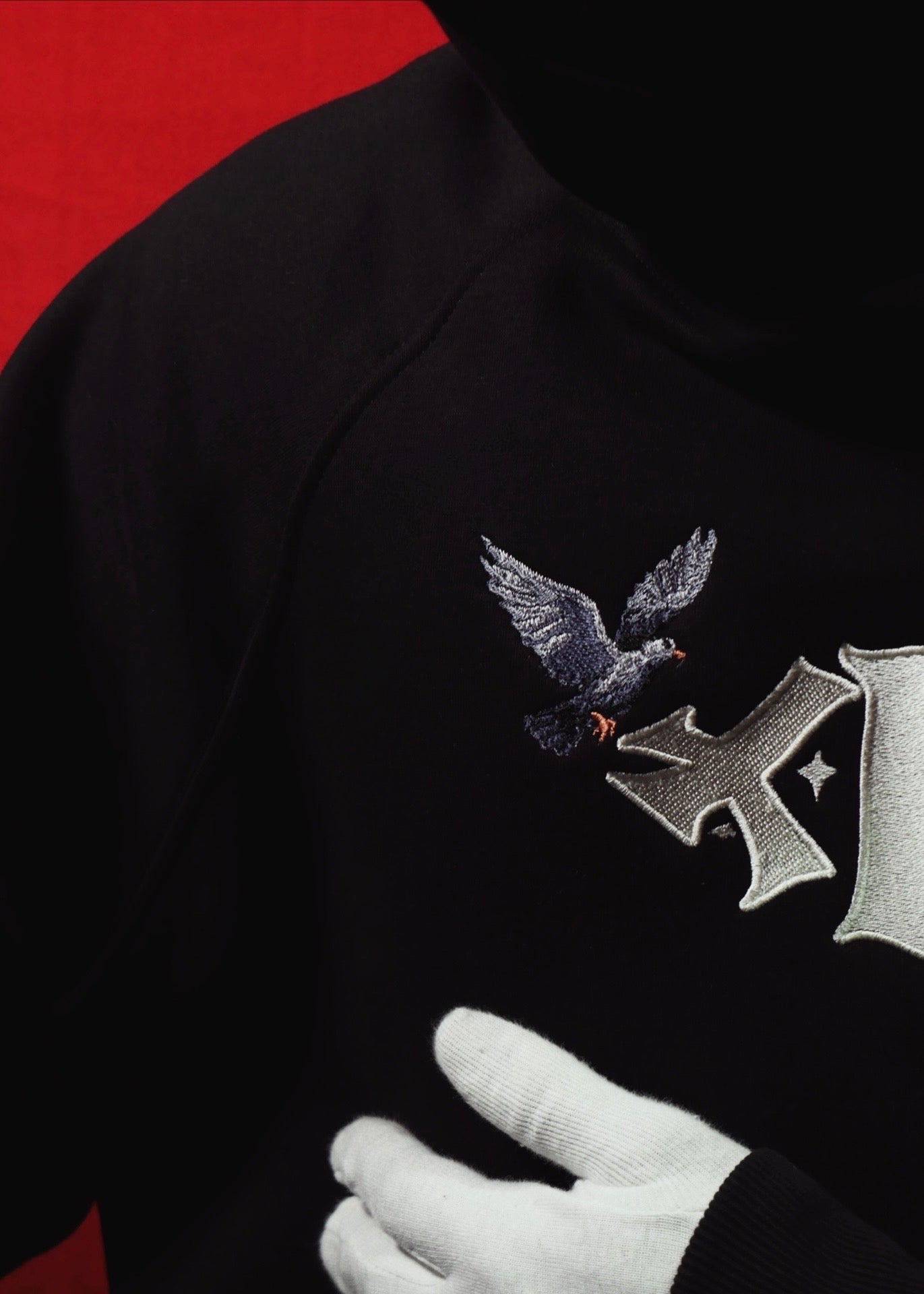 ‘SLEIGHT OF HAND’ | BLACK