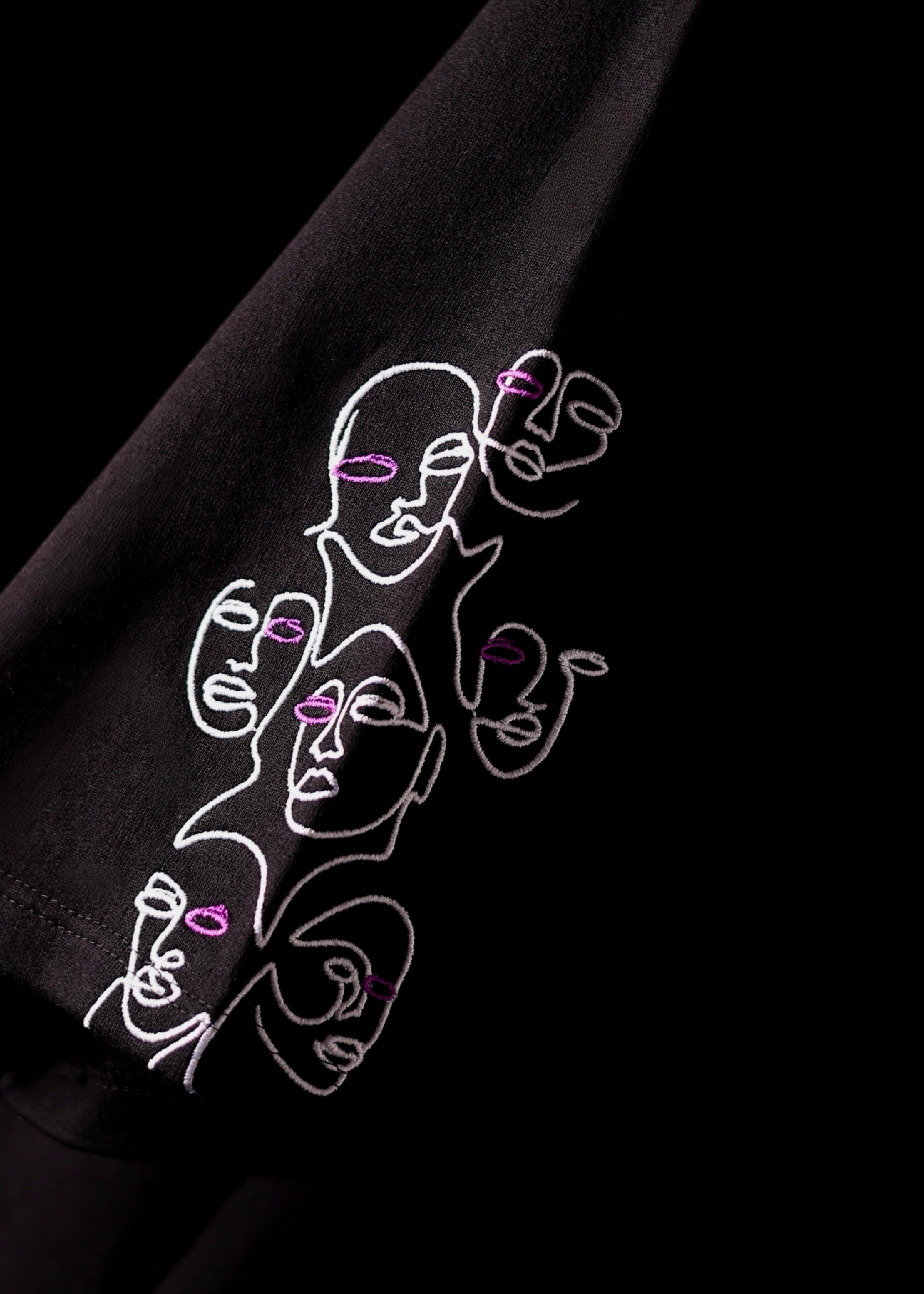 BLACK ‘VOID FACES’ .TEE