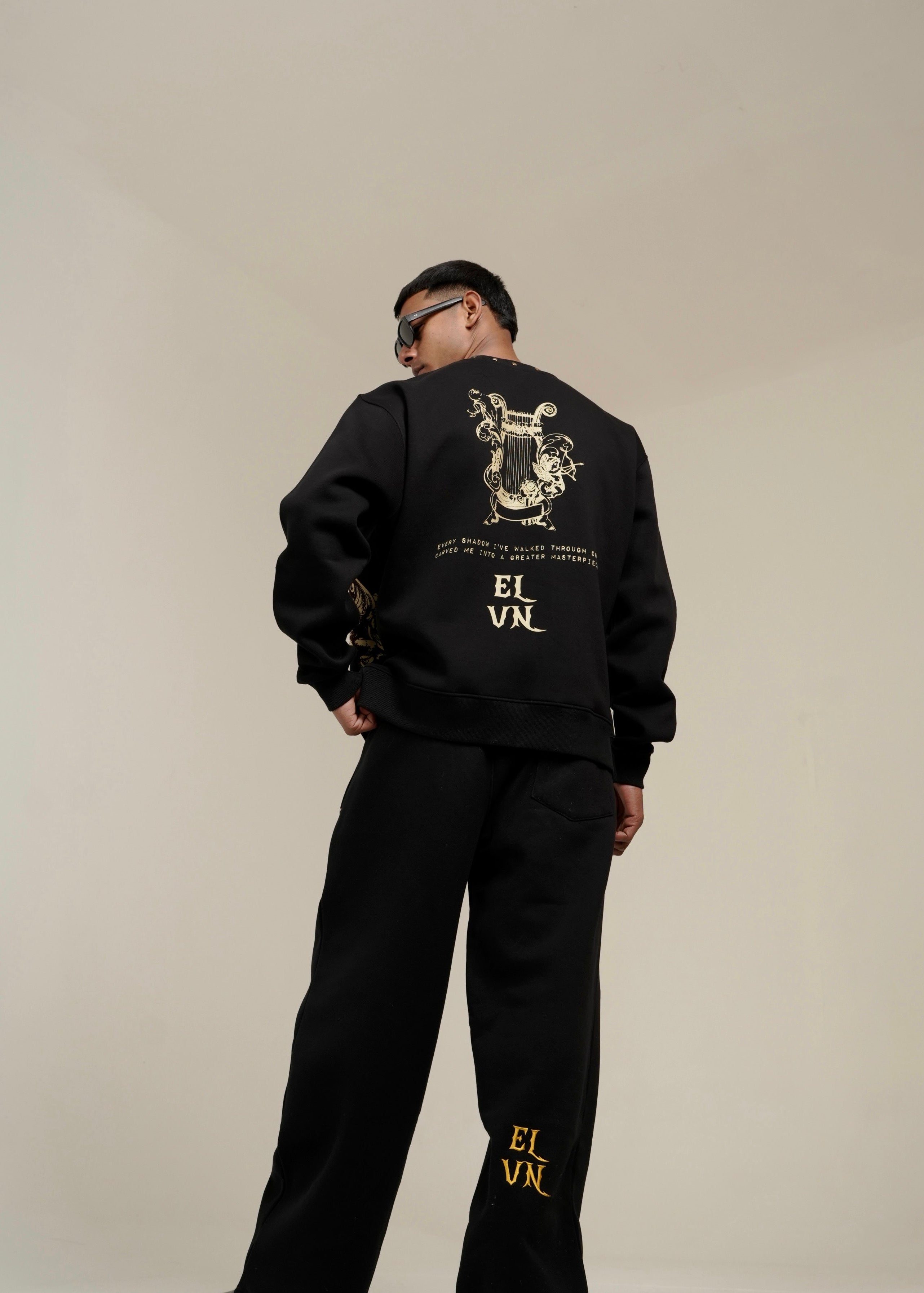 ‘CARVED ELEGANCE’ CROPPED SWEATSHIRT | BLACK