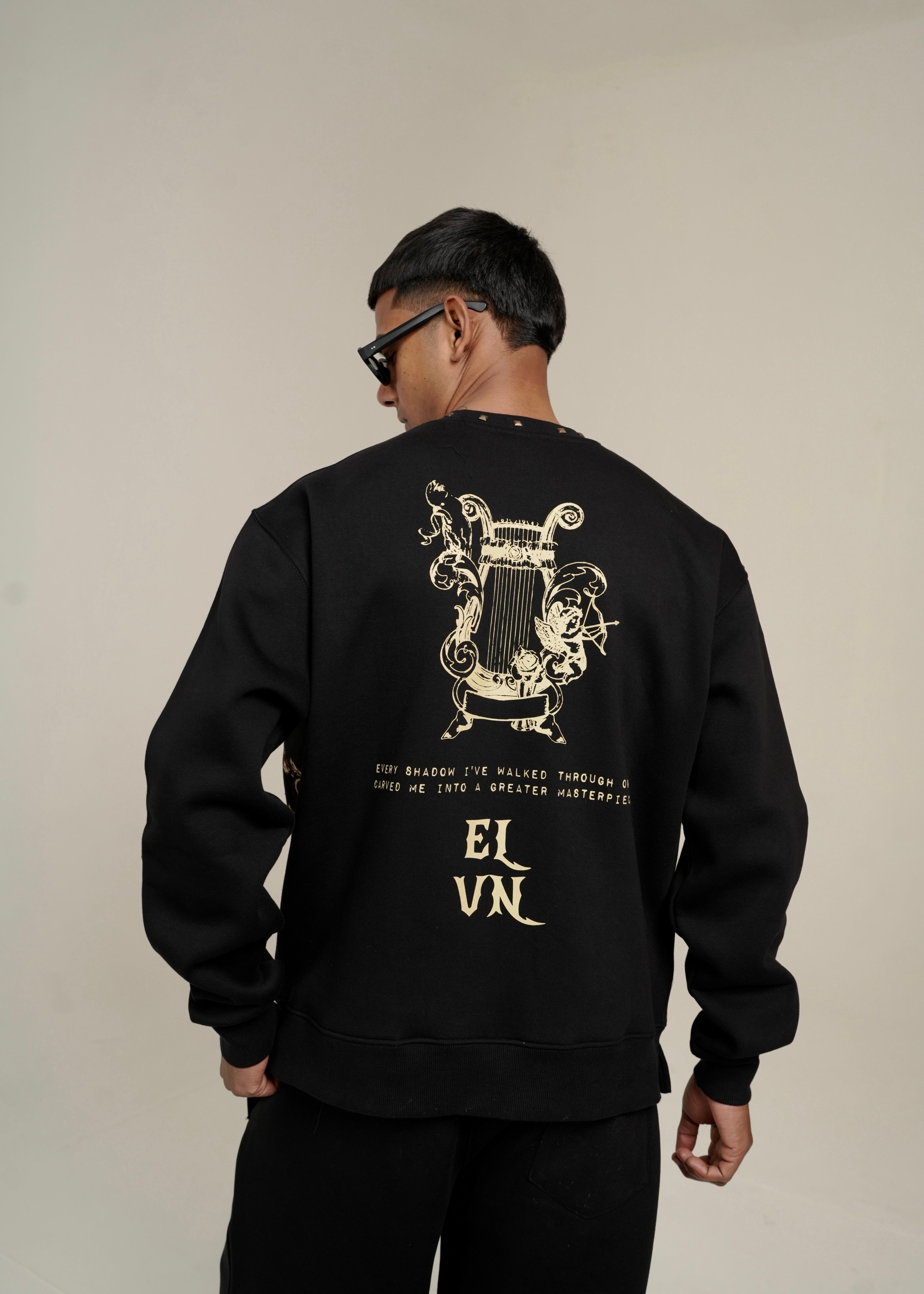 ‘CARVED ELEGANCE’ CROPPED SWEATSHIRT | BLACK