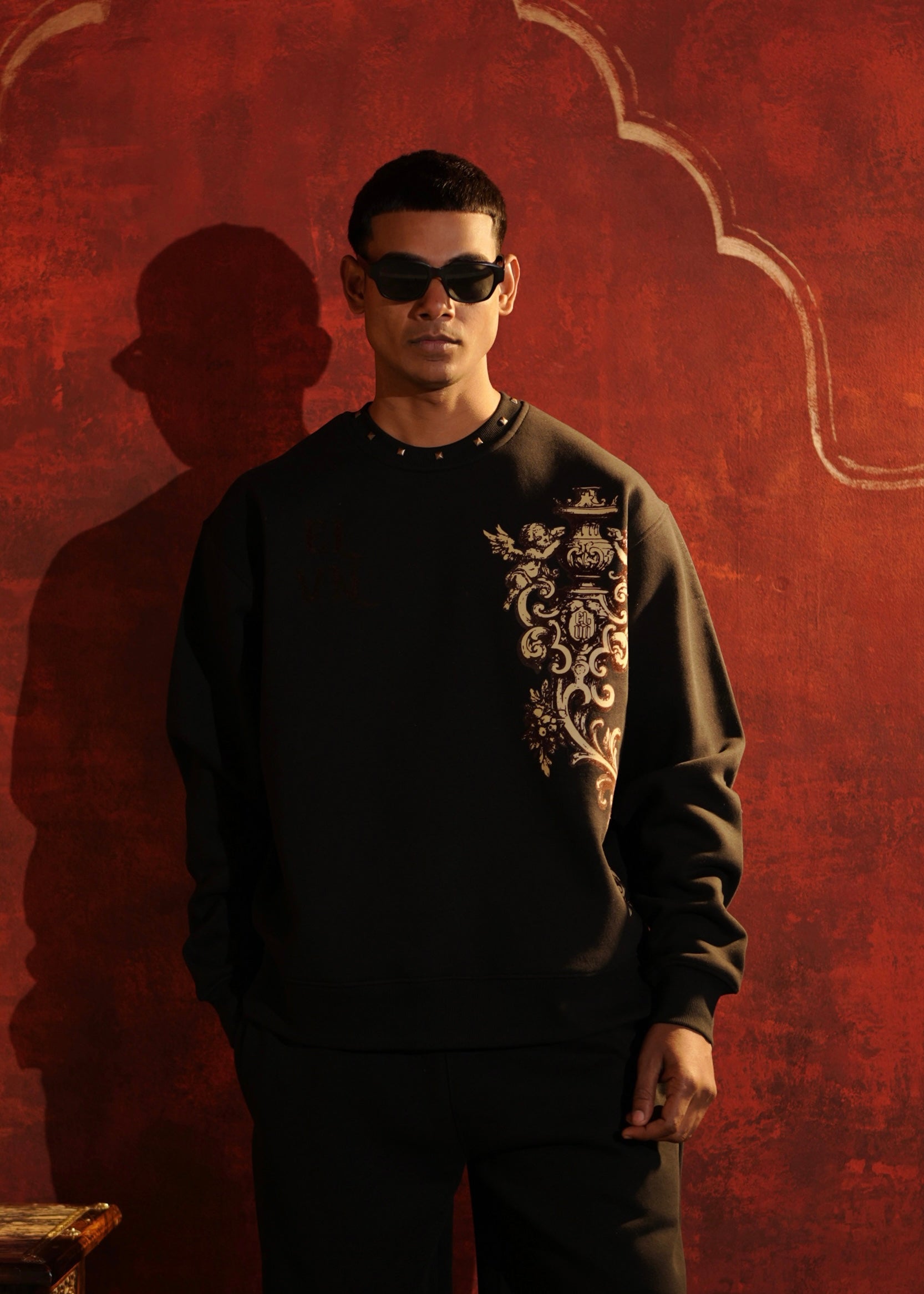 ‘CARVED ELEGANCE’ CROPPED SWEATSHIRT | BLACK