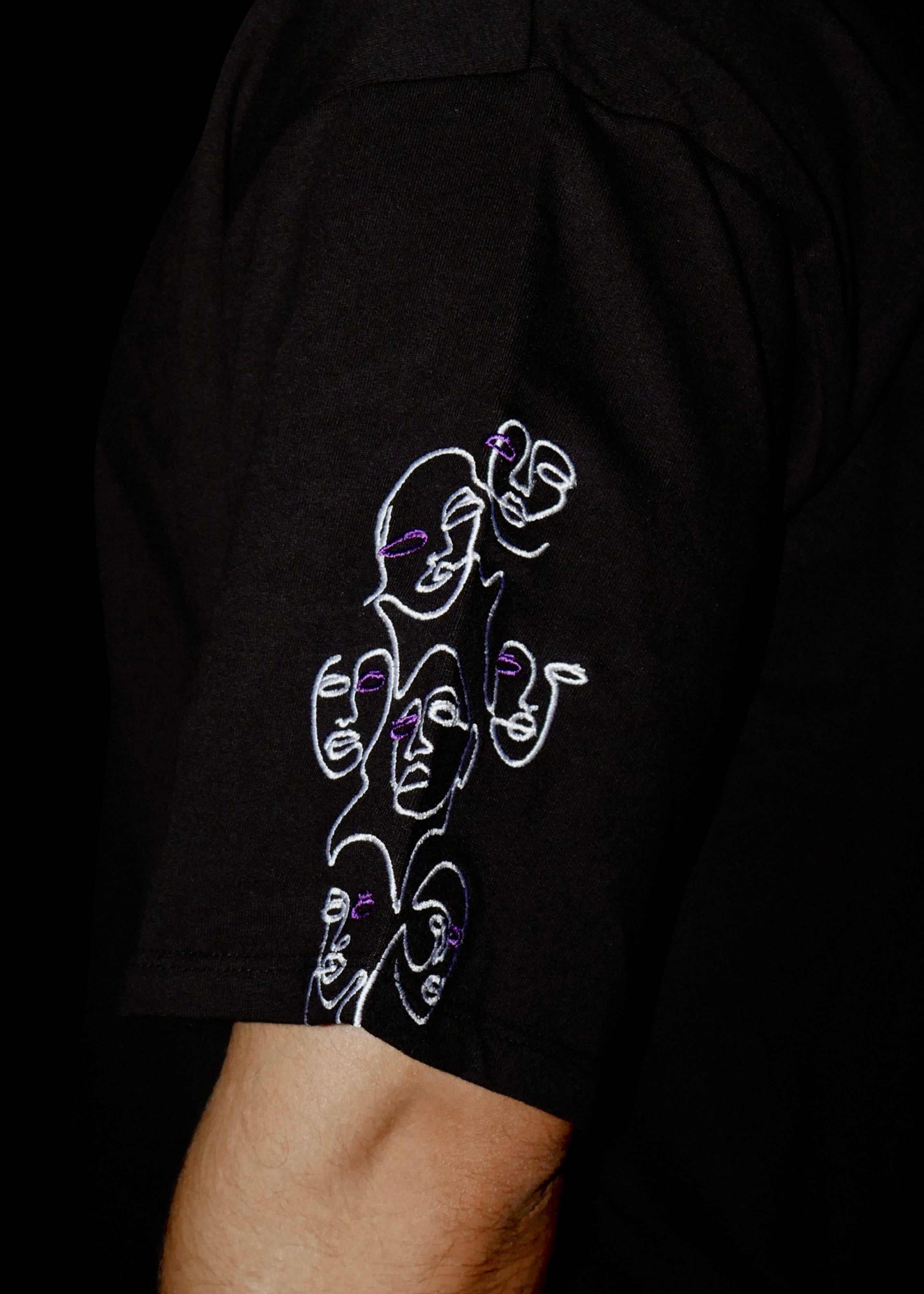 BLACK ‘VOID FACES’ .TEE