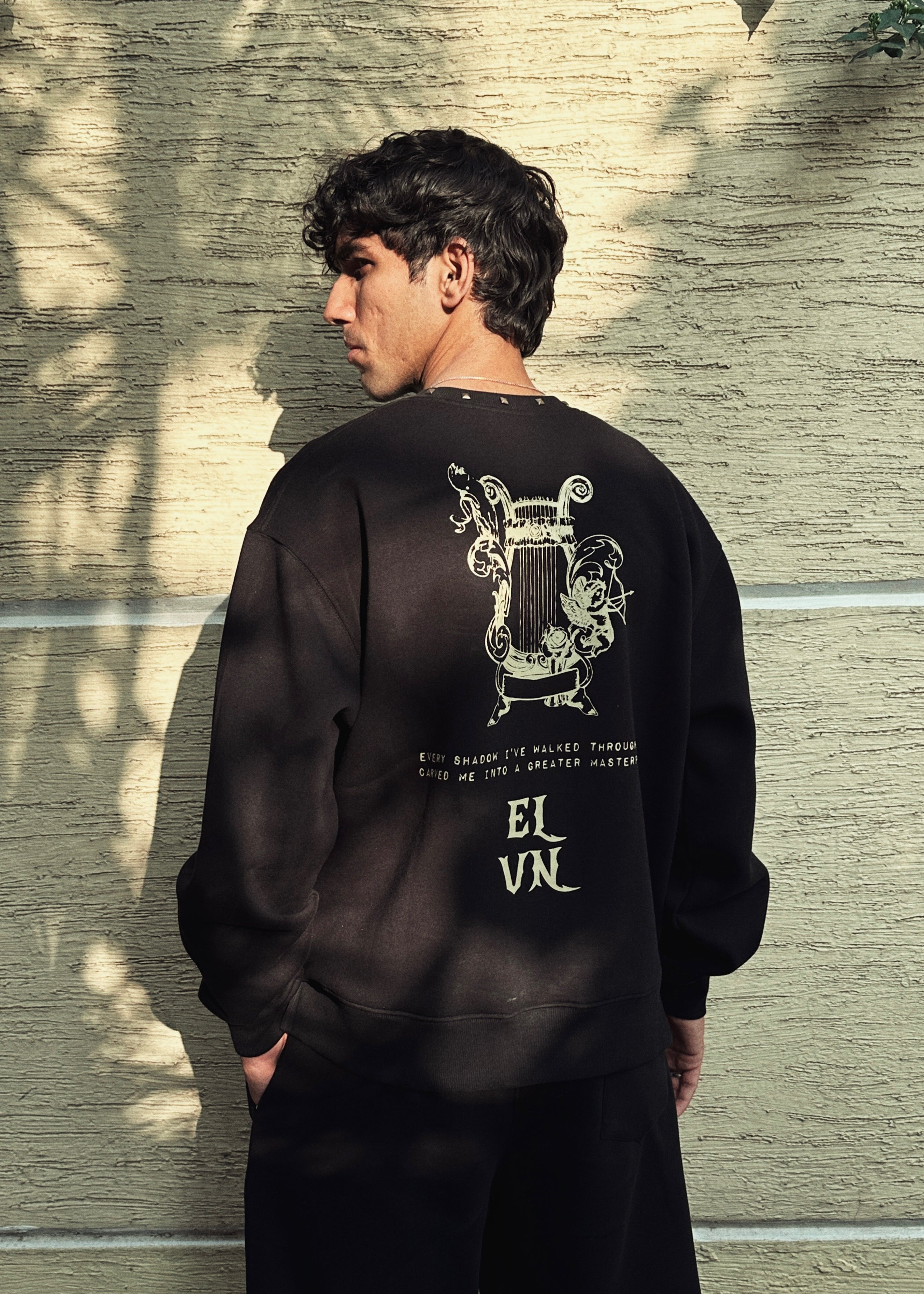 ‘CARVED ELEGANCE’ SWEATSHIRT | BLACK