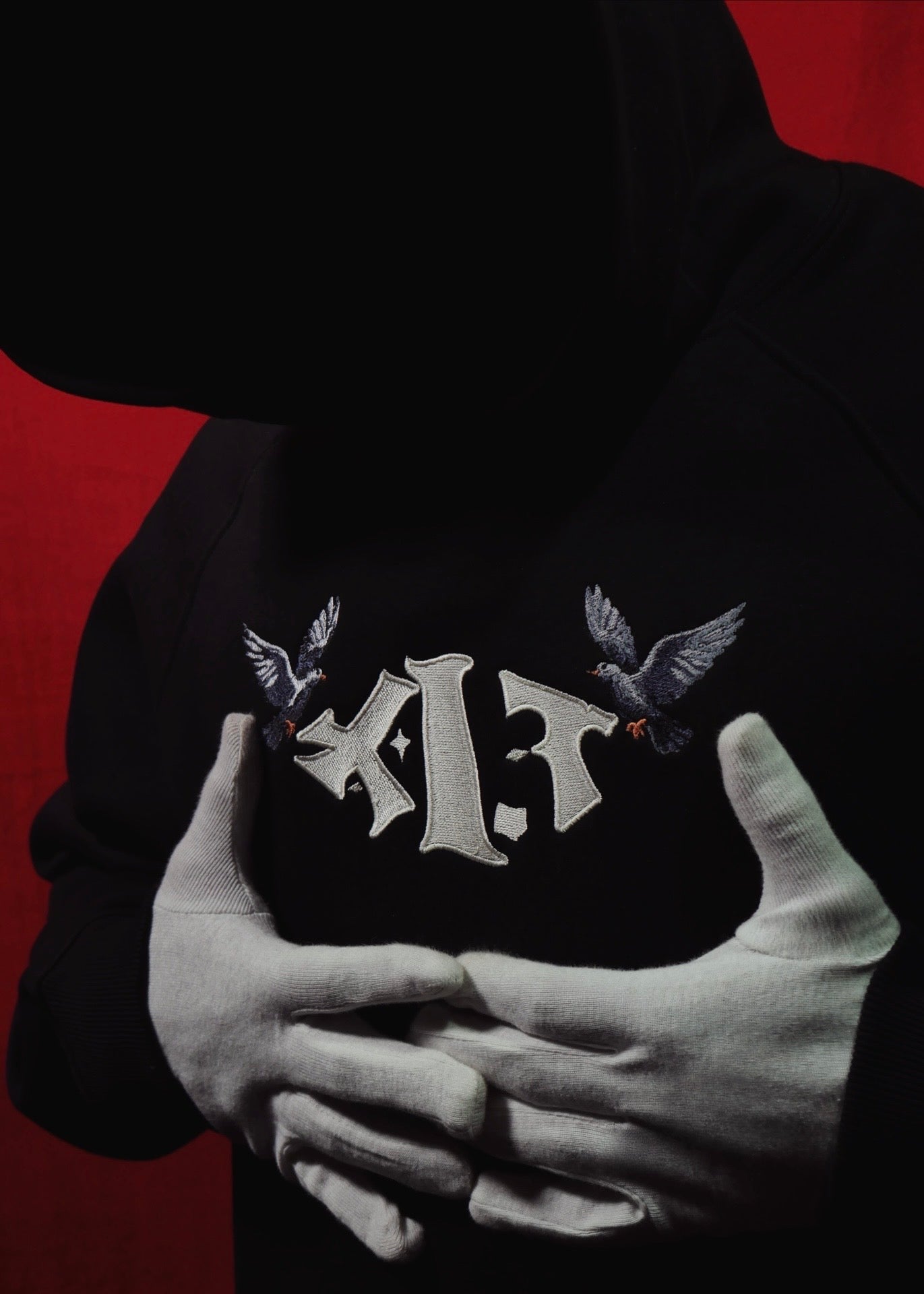 ‘SLEIGHT OF HAND’ | BLACK