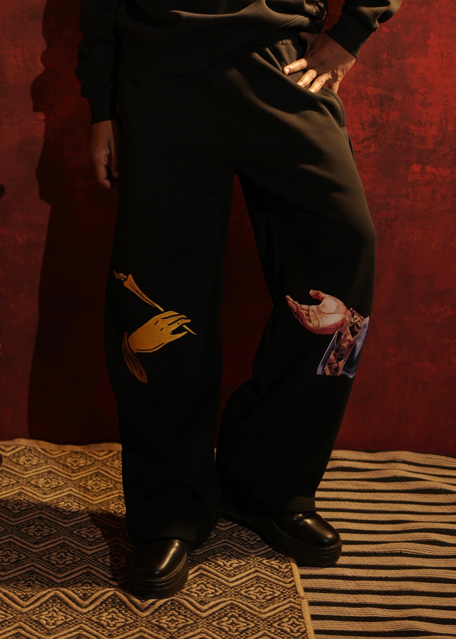 ‘HANDS OF ETERNITY’ SWEATPANTS | BLACK